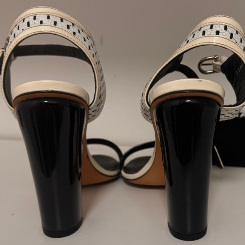 CHANEL Black and White Sandals - Picture 4 of 6
